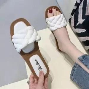 여성용 푹신 PVC 퀼트 슬리퍼 낮은굽 실내화