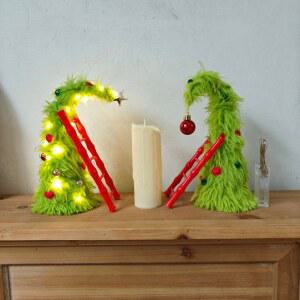 구부릴 수있는 크리스마스 트리 계단이있는 푹신한 녹색 데스크탑 Grinch 테마 오피스 홈 축제 휴일 장식