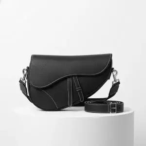 [디올]25FW 1ADPO093YKK H00N 새들백 820216