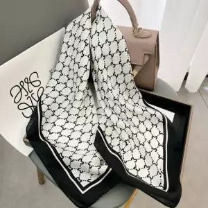 스카프 쁘띠 여자 사각 귀여운 심플 30대 40대 스타일 (WFJ7UNT)