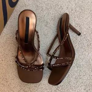 여름 샌들 심플핏 여자신발 슬리퍼 하이힐 큐빅밴딩