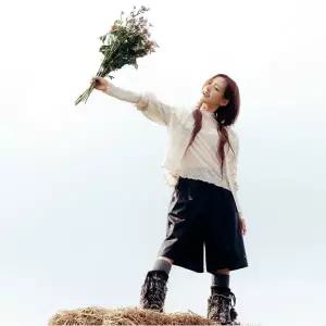 갤러리아 [써스데이아일랜드]2025 F/W  포인트 자수 레더 팬츠 (T256MPT135W)