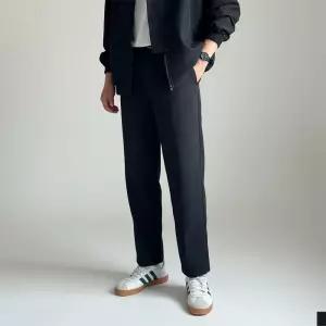 비비오 세미와이드 미니멀 슬랙스 블랙쿨 남자여름정장바지 테이퍼드 남자와 남성와 밴딩