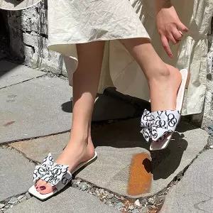 러블리 스퀘어 패턴 리본 뮬 슬리퍼 여성 샌들 2259714 J