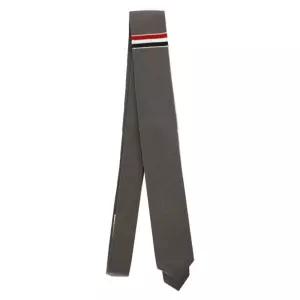 [톰브라운] 톰브라운 24SS 삼선 자카드 니트 넥타이 매드그레이 MNL047K Y4003 035