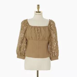 [에고이스트]EN3WB760볼륨소매스퀘어넥블라우스_DJ