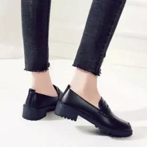 여성 회사원 오피스 출근룩 단화 슬랙스 코디 굽로퍼