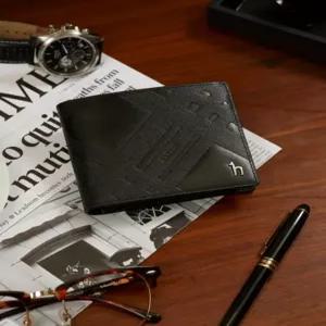 헤지스 액세서리 남성 25SS [스테디셀러] 블랙 음각로고 소가죽 반지갑 WUWA5E007BK