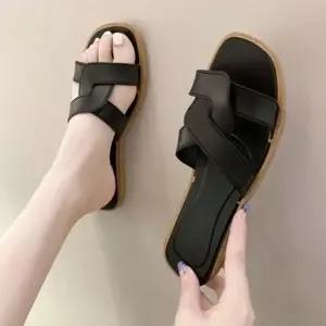 여성 가벼운 고급 플랫 트렌드 소재 굽 꼬임 디자인