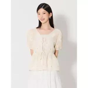 [하프클럽/오조크]라운드넥 플라워 뒷포인트 반팔 블라우스 (택가격 78000원)