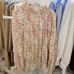 [셀러허브 1]미센스 HC42 꽃 프린트 스모킹 블라우스 MB53BLMD01Z