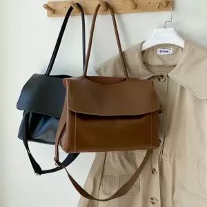 가벼운 청바지코디룩 모던룩코디 결혼식하객룩코디 스타일리쉬룩 여자가방