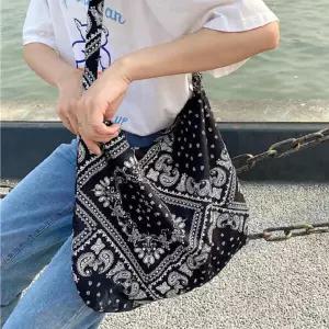 /르랑 페이즐리 면 숄더 에코백 블랙-가방 연예인 명품여름