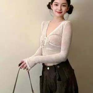 리본 레이스 시스루 블라우스 이너웨어 간절기 웨어 여리여리핏 브이넥 여름 감성 데이트룩 페미닌 시스루