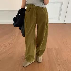 [코코블랑] 쿼터 밍크기모 커브드 코듀로이 팬츠