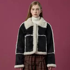 [KOLEAT]엘르 오버핏 스웨이드 플리스 무스탕 자켓 [Black_white]