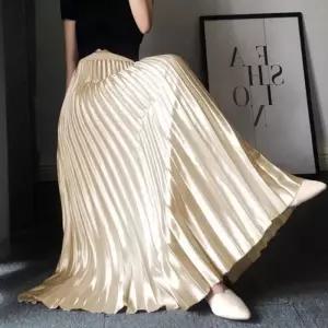 [라일리여성의류] Rly 새틴 롱라인 플리츠 플레어스커트 데일리롱스커트