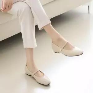 진주 장식 발등 스트랩 베이직 디자인 로우 플랫슈즈 WEC88EC