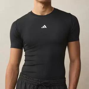 [아디다스] 테크핏 티 JE6698