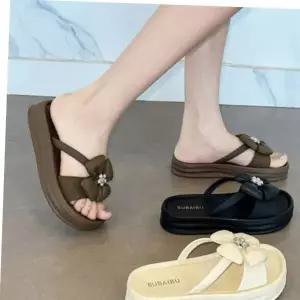 큐빅 여름슬리퍼 썸머시즌 키 높이시그니처 여성용 디자인포인트 데일리외출 이지슈즈 두꺼운굽