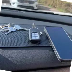 차량용 대시보드 고정패드 대형 논슬립 소품 정리함 화물차 필수품 (WFK6LIZ)