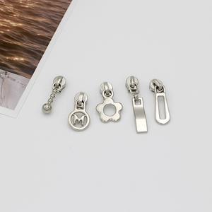 국산 3호 코일지퍼슬라이더 / 코일지퍼슬라이드