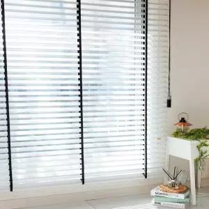 LUCKHEE 리본 우드블라인드 블랙N화이트 라인 나무 댕기 원목 커튼 암막 거실창 창문 브라인드