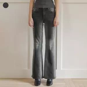 [GUESS]게스진 여성 브러쉬 포인트 블랙 플레어 부츠컷(OP3D5317)