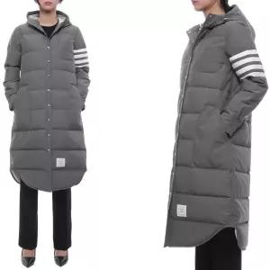 [롯데백화점]톰브라운 25FW 여성 사선 스트라이프 다운 롱패딩 FOD025X 05222 035 25F