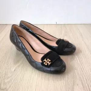 4002365 토리버치(TORY BURCH) 퀼팅 웨지굽 펌프스/알쓸중고