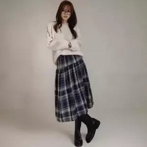 [다잇템] 여성 고무줄 검정 일상 격자 네이비 롱치마_24013794_588872