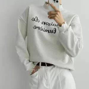 [다잇템] 여자 필기체 터틀넥 프릴하이넥 박시 FW 맨투맨_24025885_588872