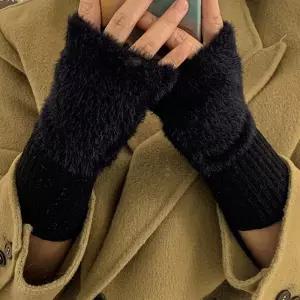 여성 퍼 핸드 손 워머 손목 반 장갑 블랙 핸드워머 겨울장갑 암워머