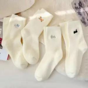 여성 귀여운 고급 겨울 트렌드 디자인 방한 포근한 삭 옷 겨울 여성 패션 골지니삭스 양말 여자 코디