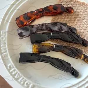 헤어클립 반묶음 올림머리 바나나핀 광택 리본 자동핀 포니테일 머리집게 포인트 액세서리