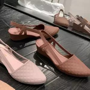 여자플랫슈즈 여자 체크패턴 웨지힐슈즈 가볍고 편안한 젤리슈즈