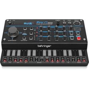 음성당 4개의 벡터 변형 발진기, 아날로그 저역 통과 필터, 16단계 시퀀서 및 아르페지오터를 갖춘 베링거 프로 VS 미니 휴대용 5음성 하이브리드 신시사이저