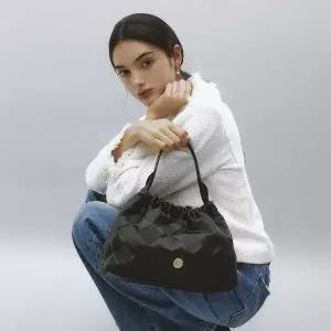 [메트로시티](광주신세계)[MQ2370 라인] 그리드퀼팅 토트백 미듐 M243MQ2370Z