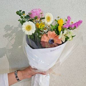제철꽃 생화 꽃다발 택배 주문 블랙망사 포장 양재꽃시장 랜덤꽃