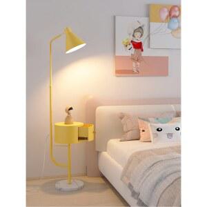 엔틱 앤틱 장스탠드 핑크 서랍 분홍색 검정 소파 샤인 깃털 조명 골드 테이블