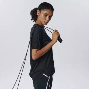 [롯데백화점]스파이더 [스파이더] 여성 트레이닝 힙커버 반팔 티셔츠 SPIFCNRS251WBLK