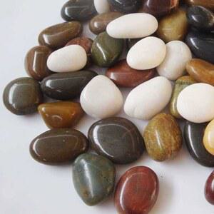 에그스톤 자갈 조약돌 천연백석 경관 깔린 갈산수조경정원 포장길 발코니 하얀 라바스톤