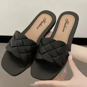 [하프클럽/]짜임패턴 플랫 와플 슬리퍼 각진코 로우굽 사무실화