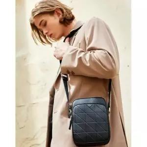 [롯데백화점]닥스 액세서리 LL[선물포장][GRID MAXI]블랙 엠보배색 가죽 크로스백 DBBA4E277