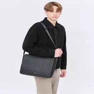 헤지스 액세서리 남성 24FW [스테디셀러] [NEW BEST] 블랙 소프트 가죽 메신저 크로스백 WUBA4F803BK