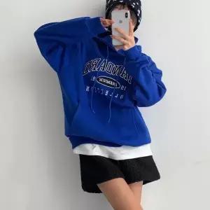 [다잇템] 여자 보온 주머니 필기체 박스 캥거루 파랑후드티 티셔츠