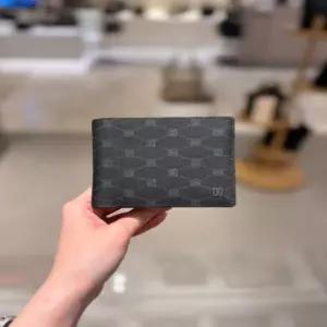 닥스핸드백 DBWA6E756BK 엠블 DD패턴 PVC 블랙 반지갑