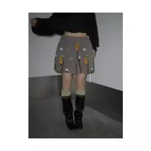 여성 트렌디 아이템 스커트 정장 모직 니트 겨울 자수 A라인 HT4