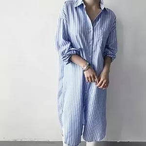 무릎길이 카라 셔츠 키가 커보이는 세로 스트라이프 패턴 레깅스에 코디하기 좋은 여성 롱남방