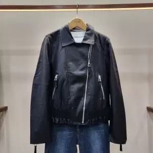 [무자크]지퍼포인트셔링레더점퍼MN8WLJ01_GN